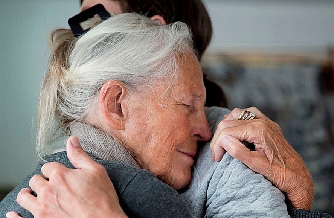 пожилые люди